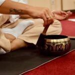 Як проходять ретрити в Dibrova Club: заняття йогою у залі з панорамним видом на ліс. Реальні кадри з івенту.